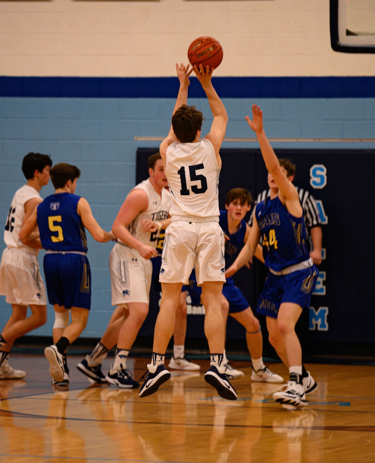 BoysBasketballvsAva(65of154)-Copy-Copy.jpg